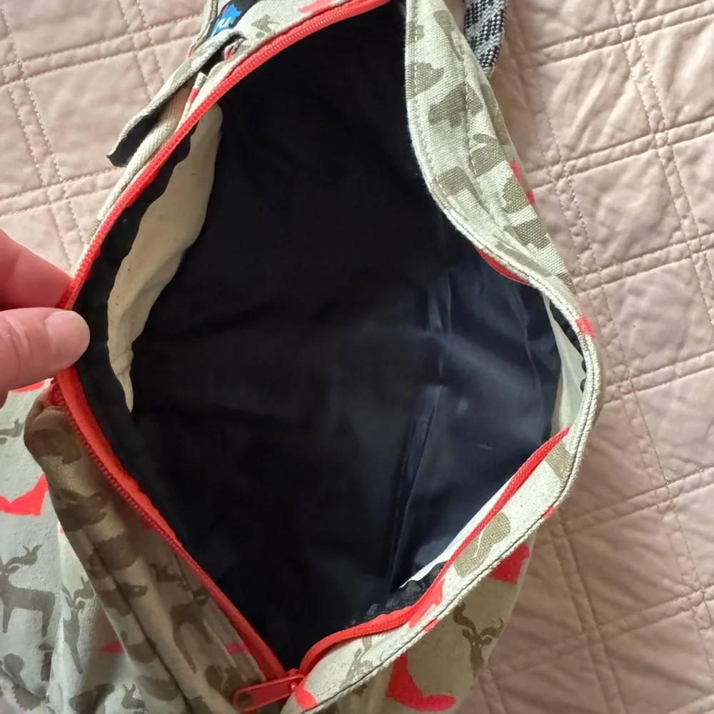 Kavu Sling Bag with Orange and Olive Design - Picture 3 of 3